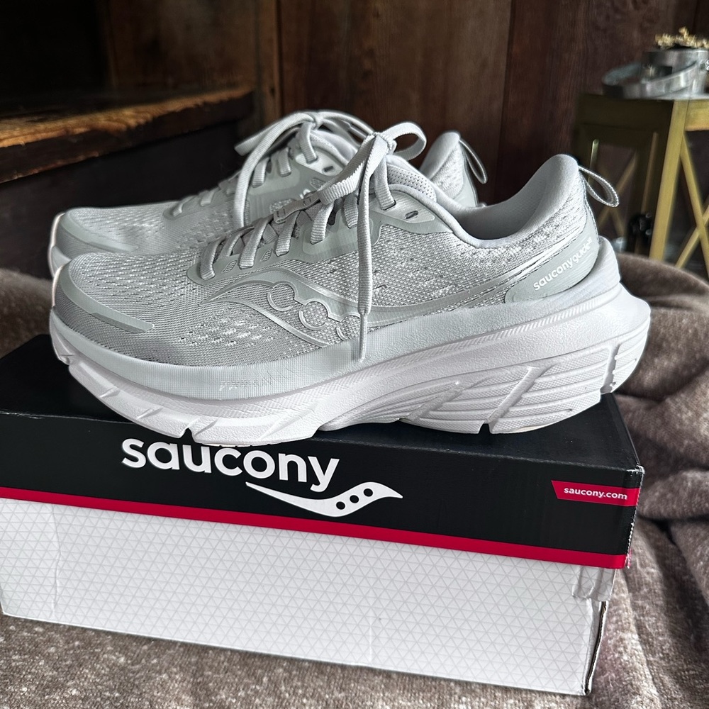Saucony Giude 18 Women’s Running Shoes. Size 8